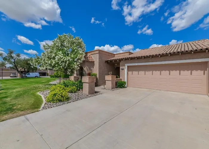 Updated, Enclosed Patio, Corner Lot, Bike Trail Holiday home