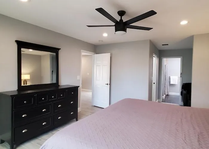 Holiday home Updated, Enclosed Patio, Corner Lot, Bike Trail Scottsdale