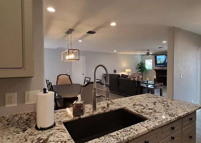 Holiday home Updated, Enclosed Patio, Corner Lot, Bike Trail