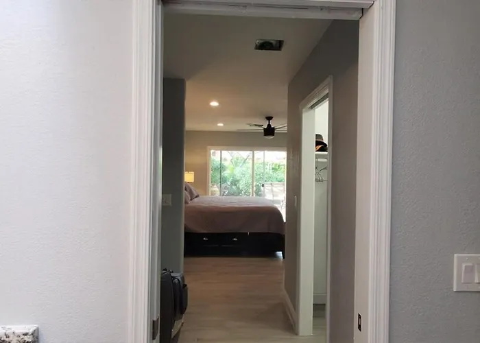Holiday home Updated, Enclosed Patio, Corner Lot, Bike Trail *