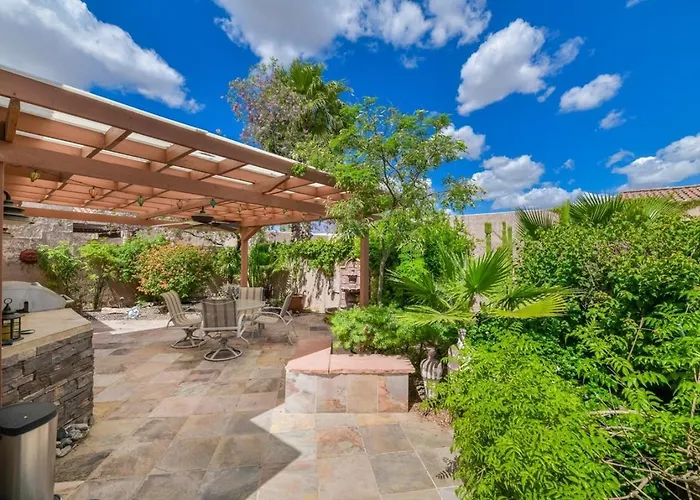 Holiday home Updated, Enclosed Patio, Corner Lot, Bike Trail Scottsdale