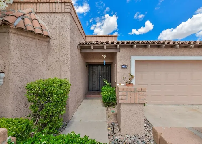 Holiday home Updated, Enclosed Patio, Corner Lot, Bike Trail Scottsdale